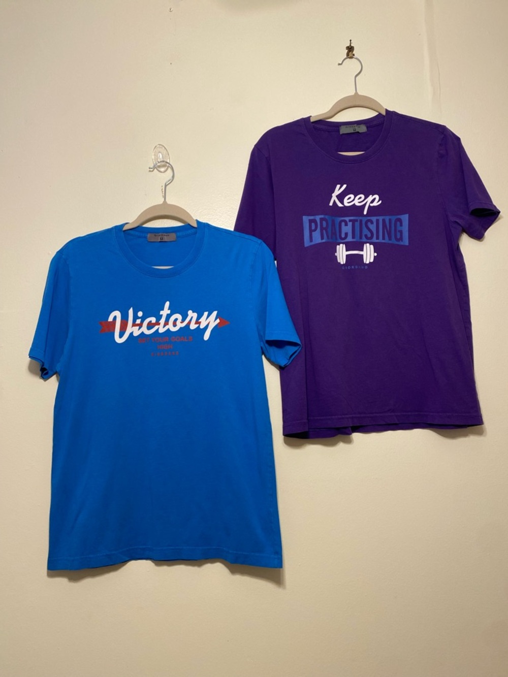 GIORDANO Blue "Victory" Tee & Purple "Keep Practising" Graphic Tee - 2 Pack. M